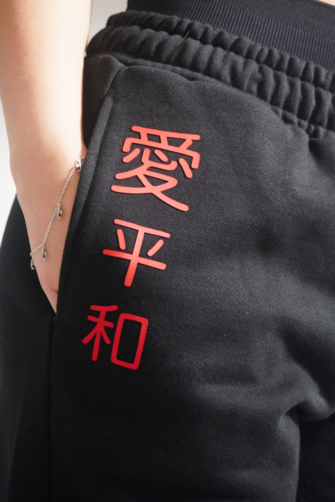 Jogger Oversize Negro Tokio Haru