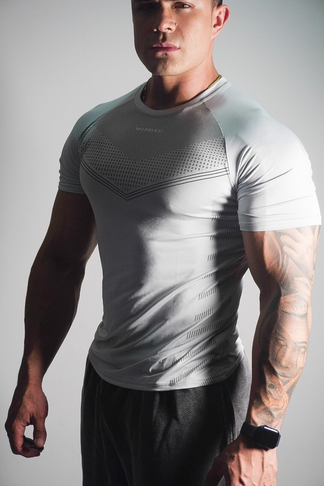 Camiseta Ajustada Diseño Triangular