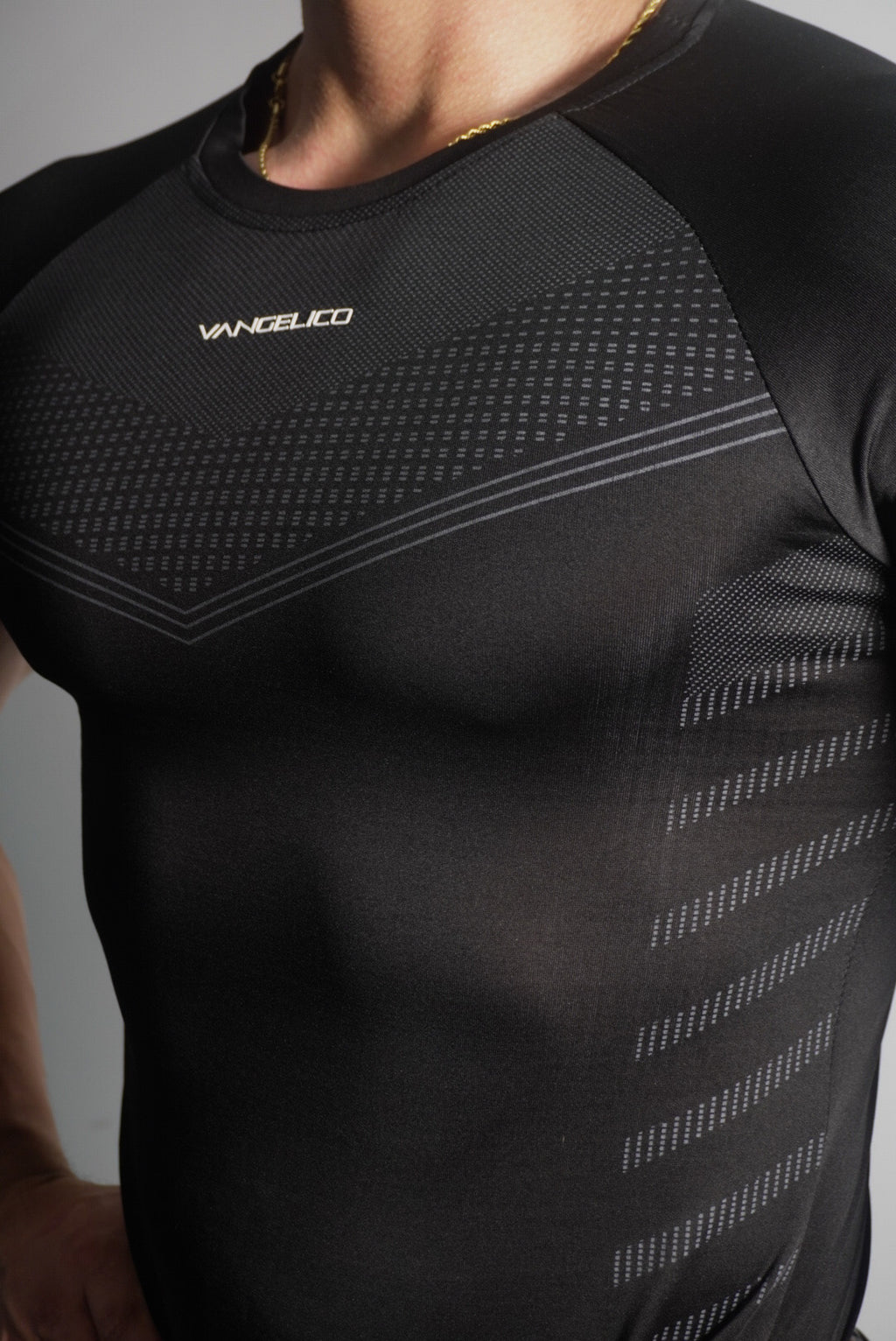 Camiseta Ajustada Diseño Triangular