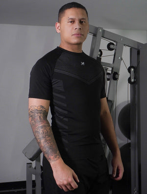 CAMISETA DETALLES GRISES TRIANGULARES