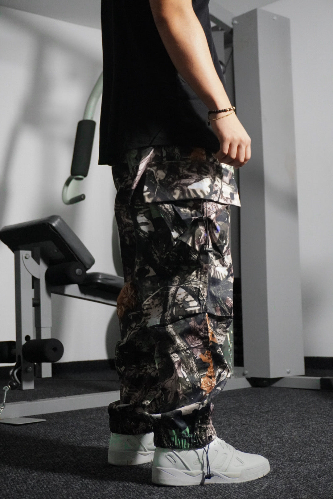 JOGGER OVERSIZE ESTAMPADO DE HOJAS